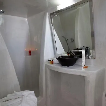 Amaya Sentiment Caldera View-outdoor Hot Tub Oia Santorini Tholos (Santorini)