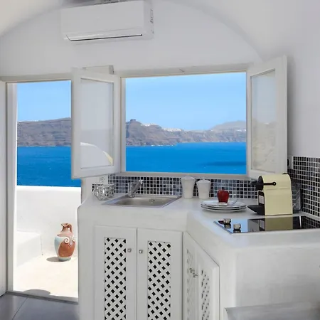 Luxury Santorini 1 Bedroom Stunning Sea Views & Outdoor Jacuzzi Villa