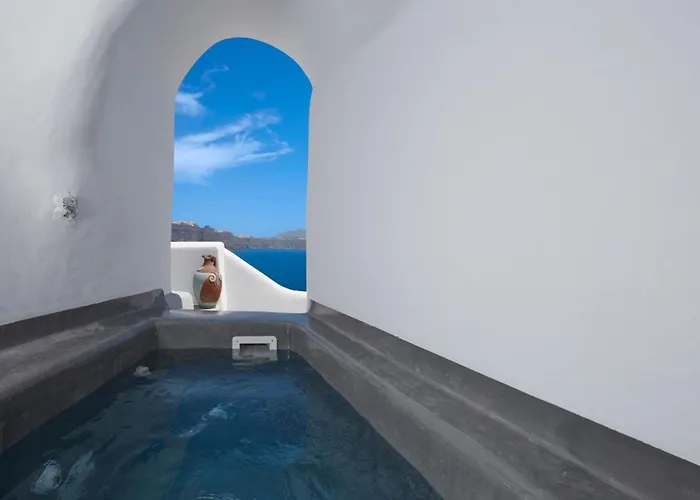 Luxury Santorini 1 Bedroom Stunning Sea Views & Outdoor Jacuzzi Villa *