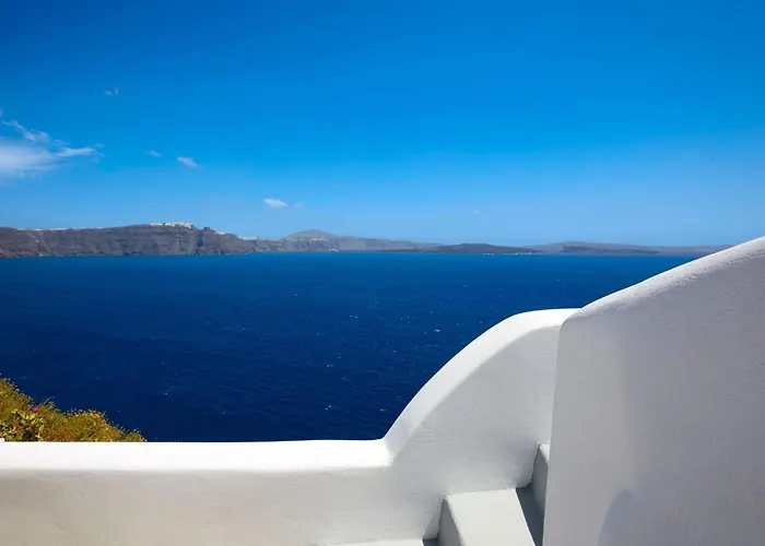 Luxury Santorini 1 Bedroom Stunning Sea Views & Outdoor Jacuzzi *