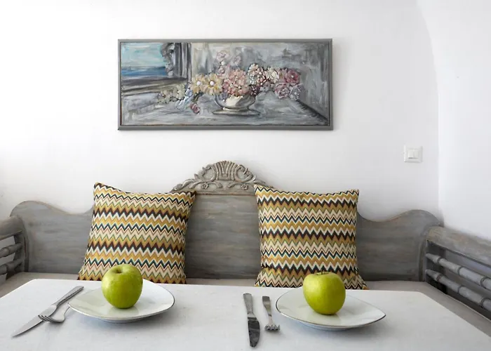 Villa Luxury Santorini 1 Bedroom Stunning Sea Views & Outdoor Jacuzzi *